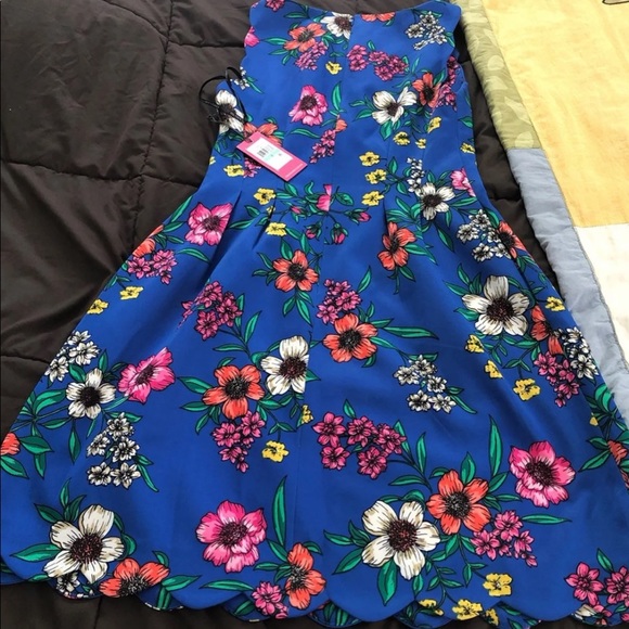 Vince Camuto Floral dress, Size 8 - Picture 6 of 6